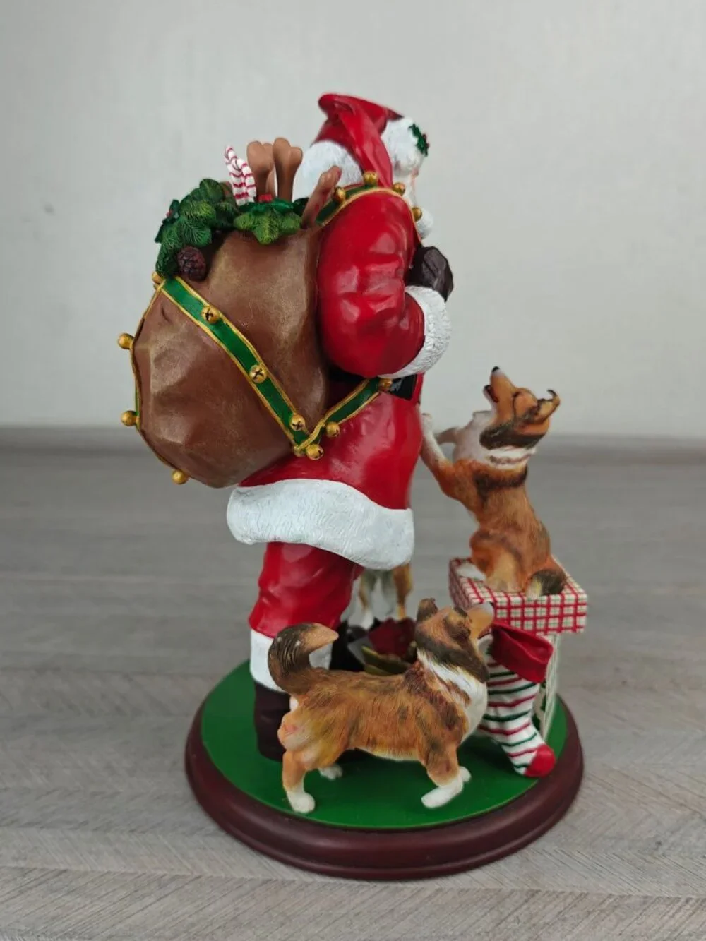 Danbury Mint Santa's Little Shelties Figurine Hand-Painted Resin Christmas 10